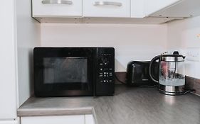 Deluxe 2 Bed Flat In Patchway Near Aztec West And Cribbs Causeway Bristol